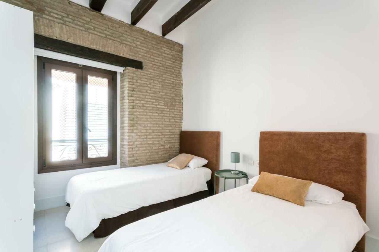 Almazen Apartamentos, Arrayan 23 Севилья Экстерьер фото