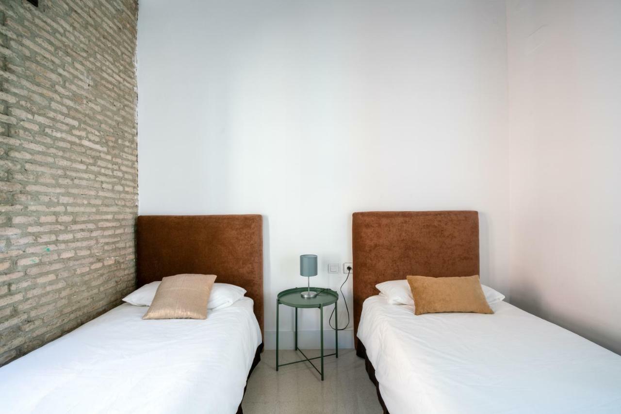 Almazen Apartamentos, Arrayan 23 Севилья Экстерьер фото